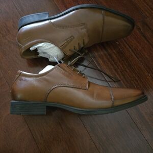 Clarks Classic Brown Leather Men's Dress Shoes